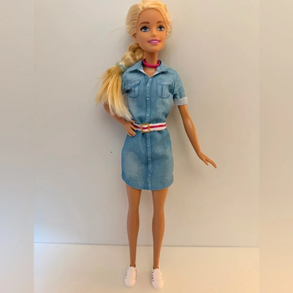 BARBIE Fashion Dolls Bundle – Dolls, Clothing & Accessories Set